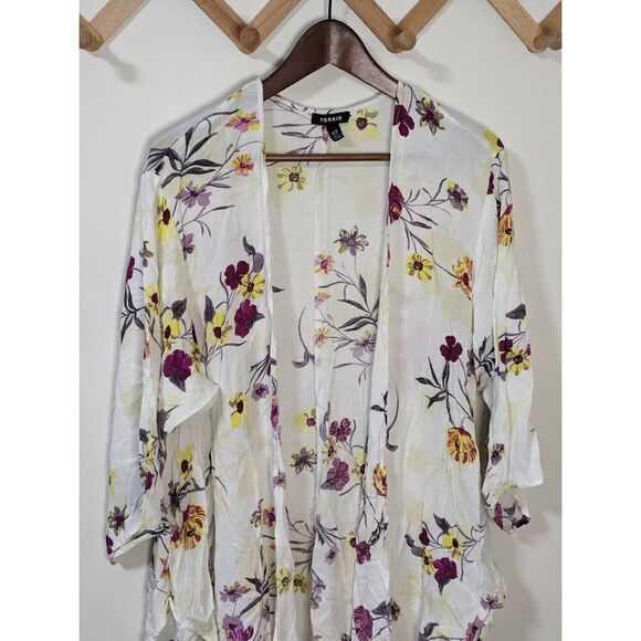 Torrid Crepe Shirttail Floral Kimono - Size 1/2 - Picture 2 of 5